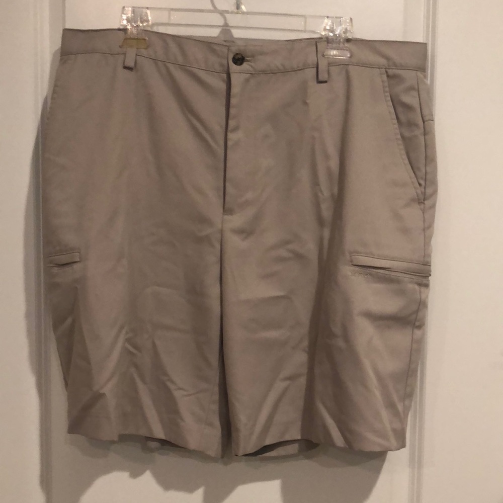Men’s IZOD khaki shorts